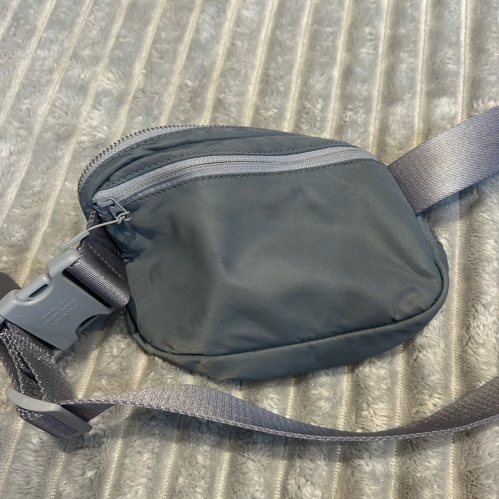 lululemon athletica Gray Crossbody Bag - Picture 3 of 3